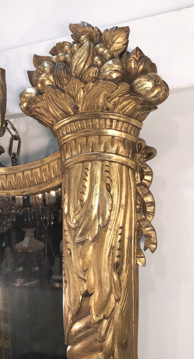 Early 19th Century American Federal Gilt Wood Mirror
