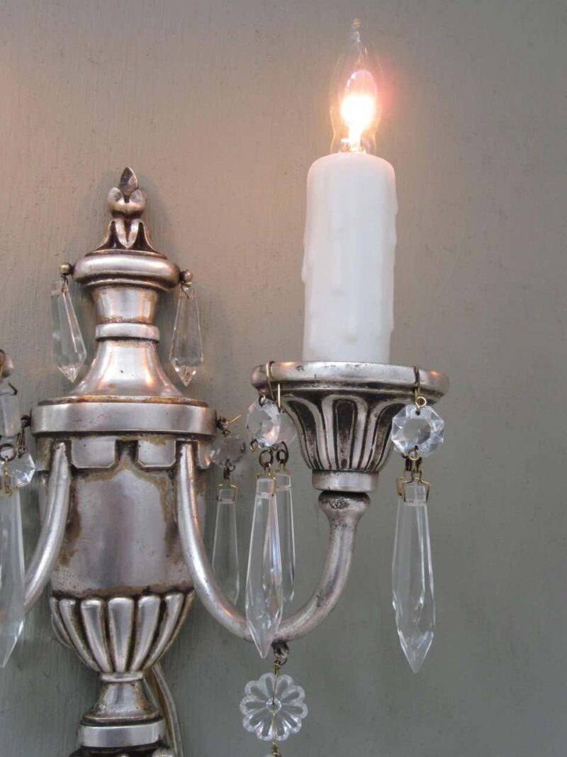 Early 20th Century Italian Neoclassical Silvered Bronze Urn and Crystal Sconces - Image 3